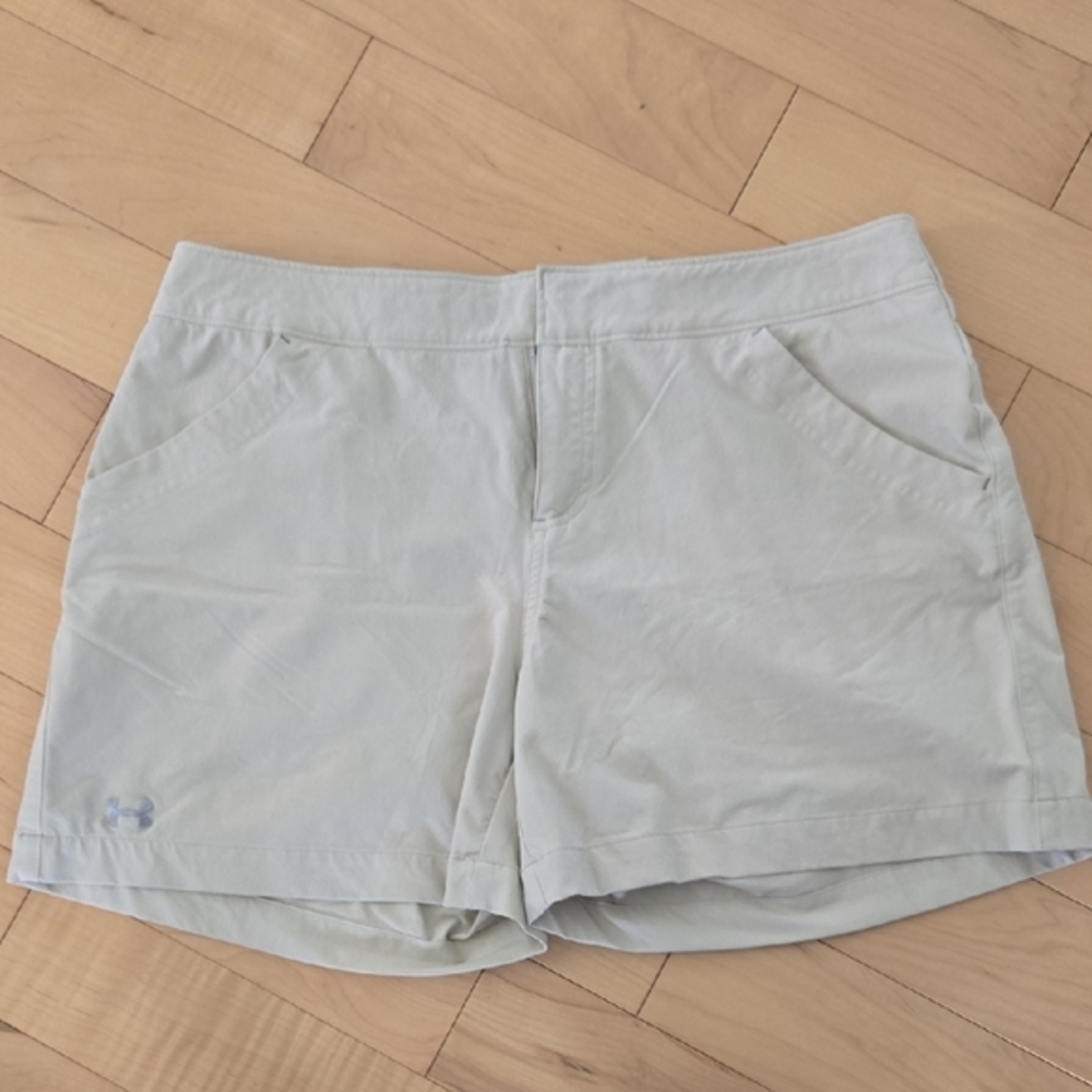 Under Armour Khaki Athletic Shorts Lightweight‎ Stretchy Design